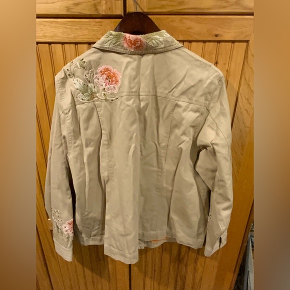 Embroidered Beige Button-Up Jacket - Picture 3 of 3
